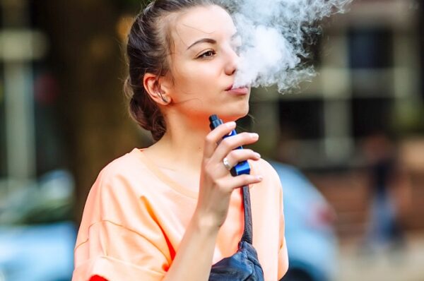 What Are the Benefits and Side Effects of Vaping